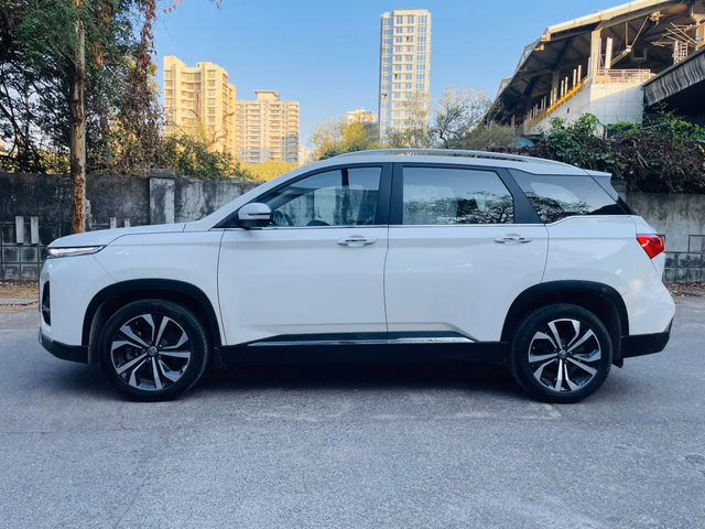 MG MG Hector Plus view 5