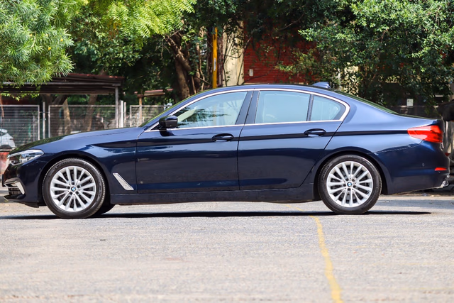 BMW BMW 5 Series view 5