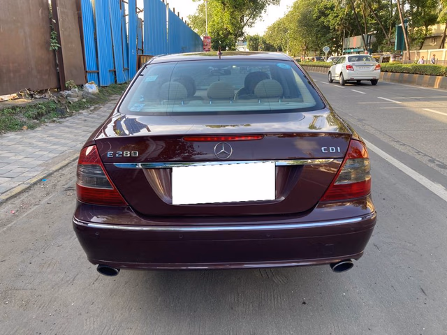 Mercedes-Benz Mercedes-Benz E-Class view 4