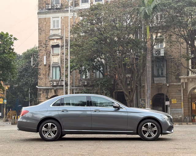 Mercedes-Benz Mercedes-Benz E-Class view 3