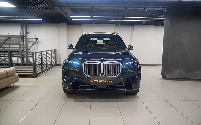 BMW BMW X7 view 4