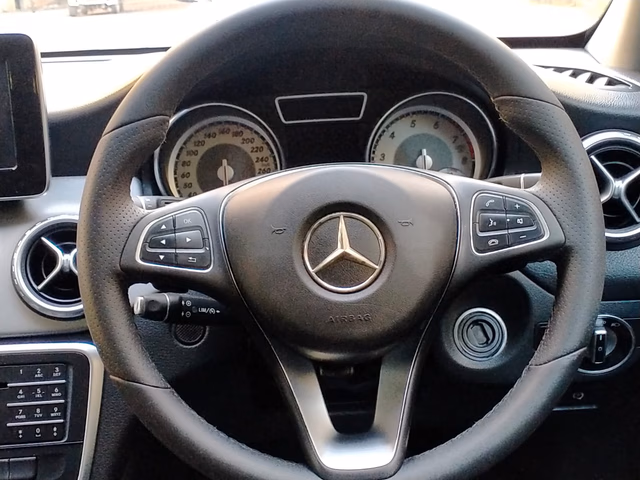 Mercedes-Benz Mercedes-Benz GLA Class view 5