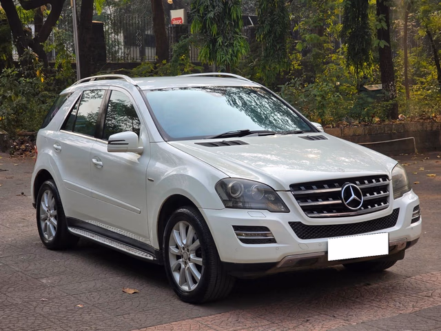 Mercedes-Benz Mercedes-Benz M-Class view 2