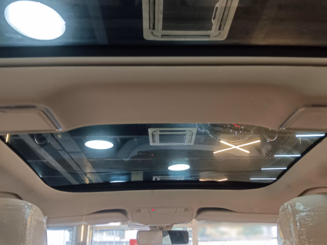 Mercedes-Benz Mercedes-Benz E-Class view 5