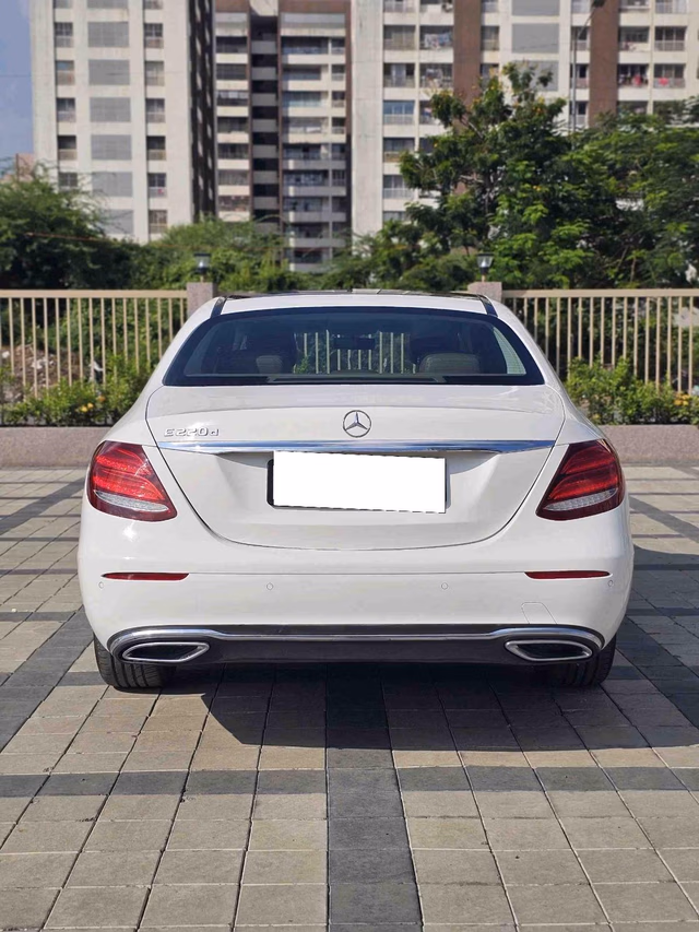 Mercedes-Benz Mercedes-Benz E-Class view 3