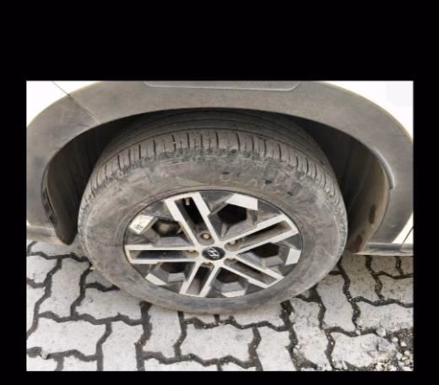 Hyundai Hyundai Venue view 4