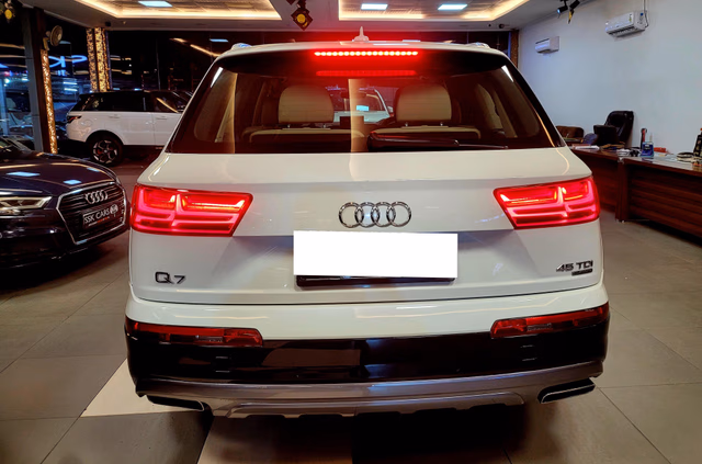 Audi Audi Q7 view 3