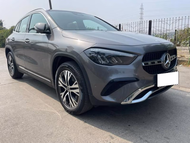 Mercedes-Benz Mercedes-Benz GLA view 2