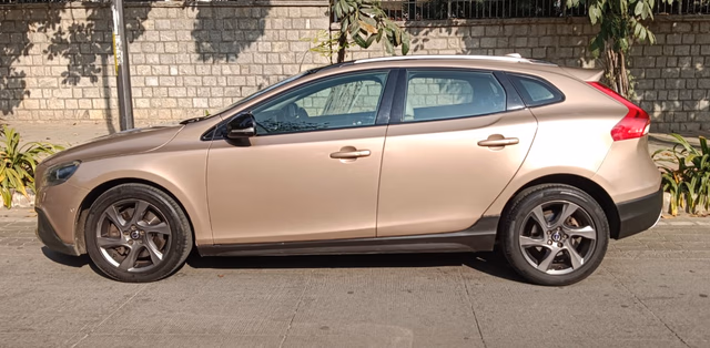 Volvo Volvo V40 Cross Country view 5