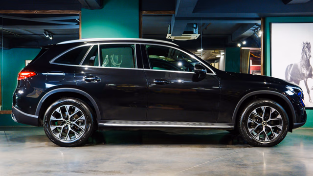 Mercedes-Benz Mercedes-Benz GLC view 3