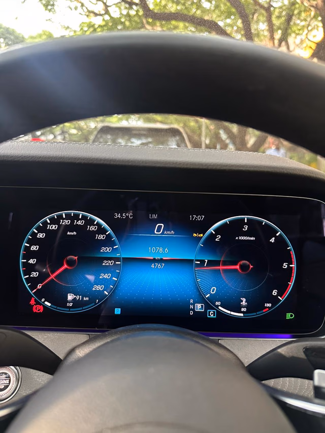 Mercedes-Benz Mercedes-Benz E-Class view 4