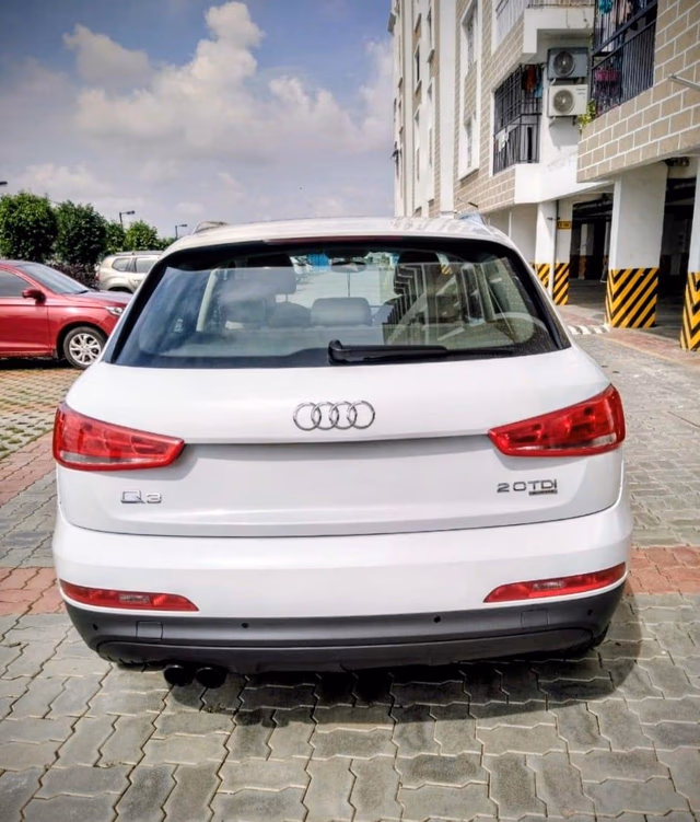 Audi Audi Q3 view 4
