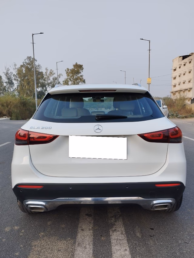 Mercedes-Benz Mercedes-Benz GLA view 3