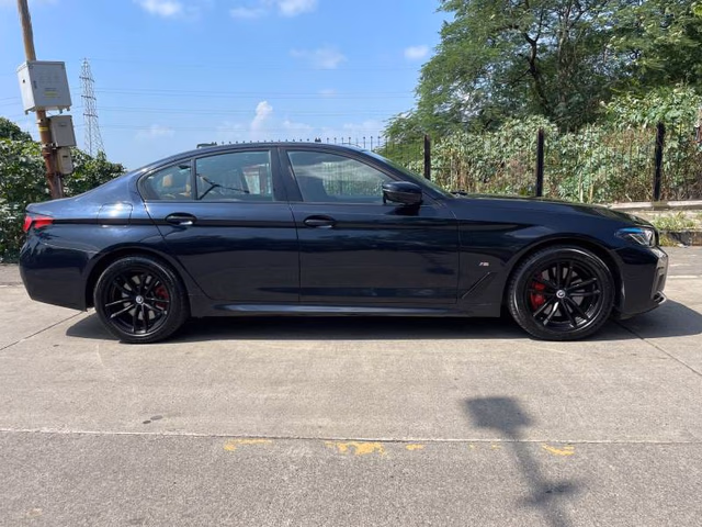 BMW BMW 5 Series view 3