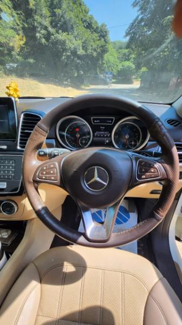 Mercedes-Benz Mercedes-Benz GLE view 3