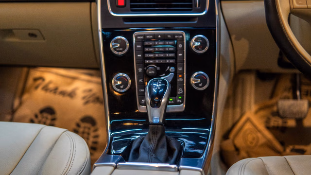 Volvo Volvo S60 Cross Country view 5