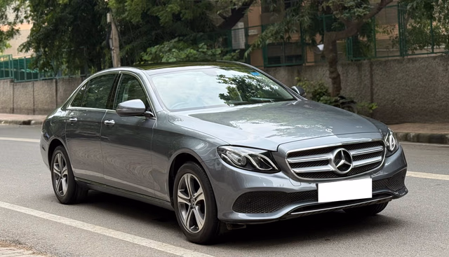 Mercedes-Benz Mercedes-Benz E-Class view 2