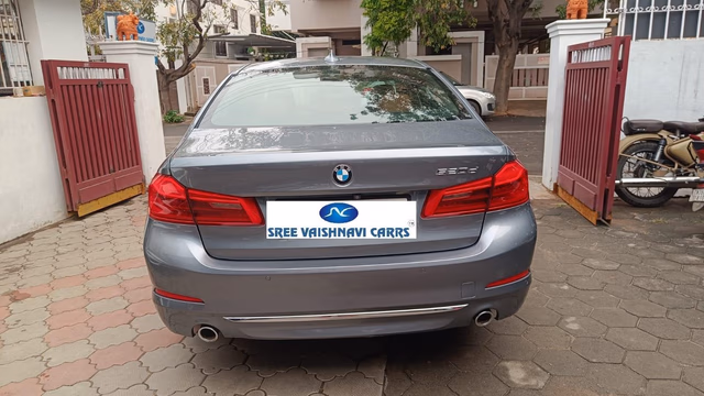 BMW BMW 5 Series view 3