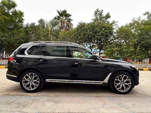 BMW BMW X7 view 3