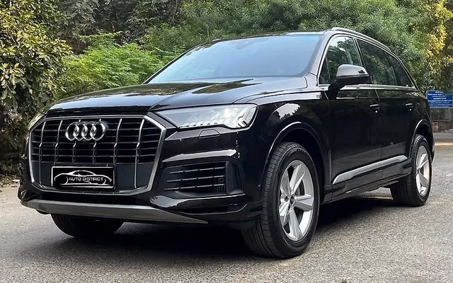 Audi Audi Q7 view 4