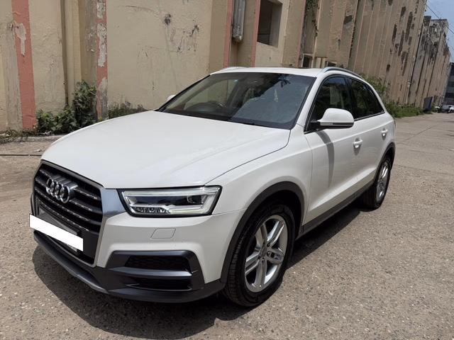 Audi Audi Q3 view 5