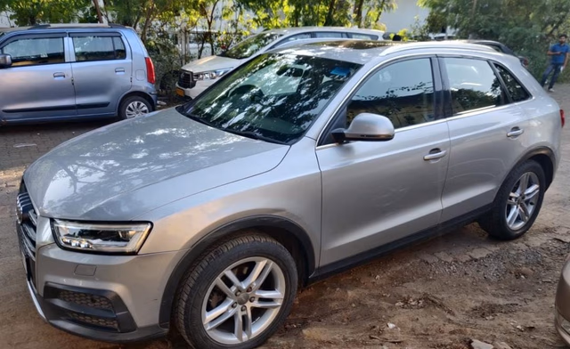 Audi Audi Q3 view 2