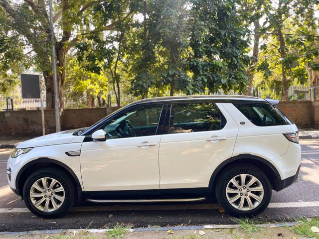 Land Rover Land Rover Discovery 4 view 3