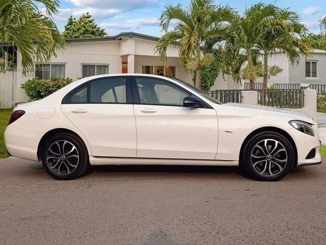 Mercedes-Benz Mercedes-Benz C-Class view 3