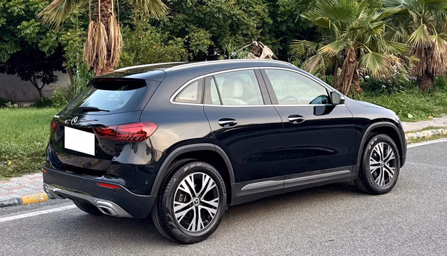 Mercedes-Benz Mercedes-Benz GLA view 4