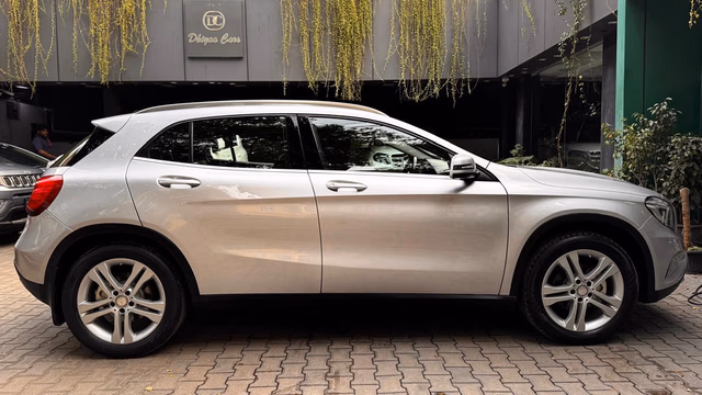 Mercedes-Benz Mercedes-Benz GLA Class view 3