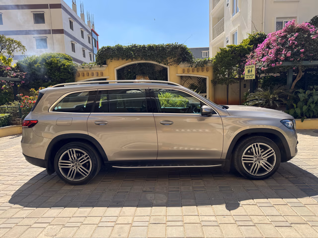 Mercedes-Benz Mercedes-Benz GLS view 3
