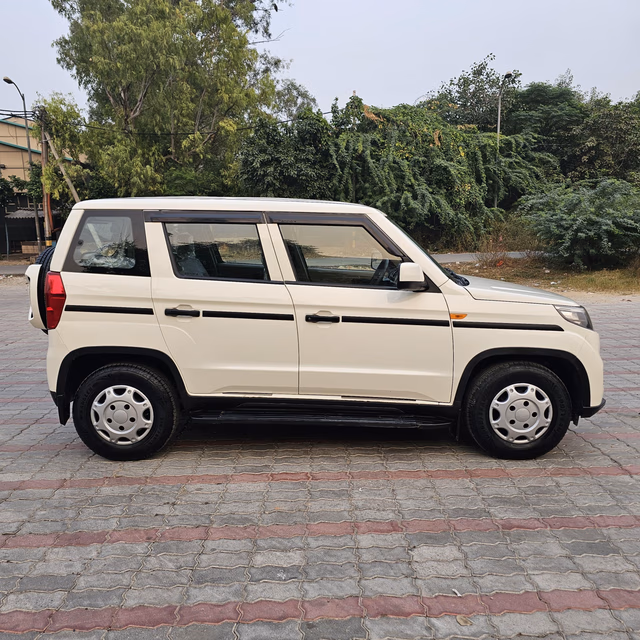 Mahindra Mahindra Bolero Neo view 3