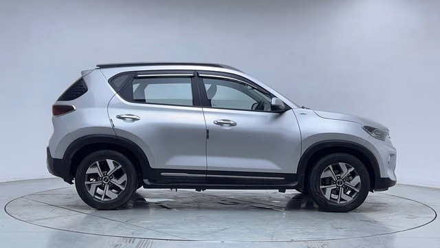 Kia Kia Seltos view 4