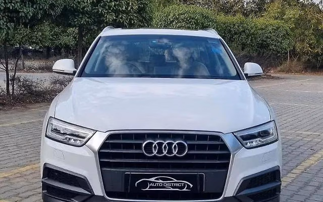 Audi Audi Q3 view 2