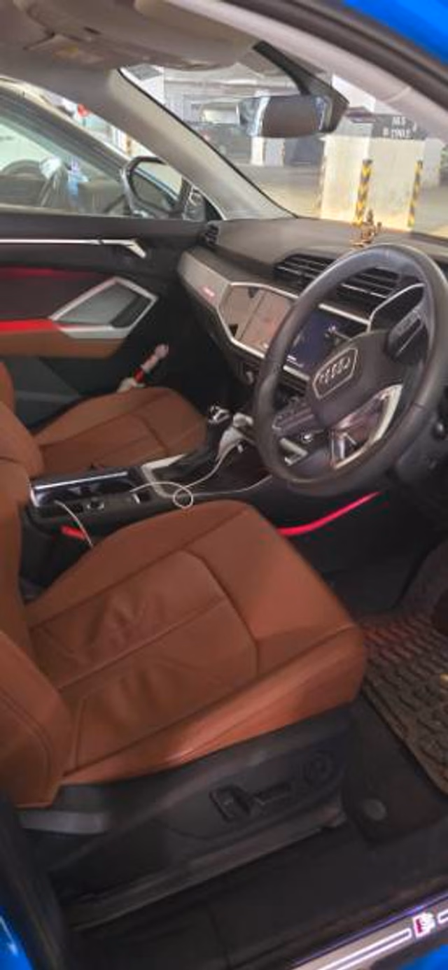 Audi Audi Q3 Sportback view 2