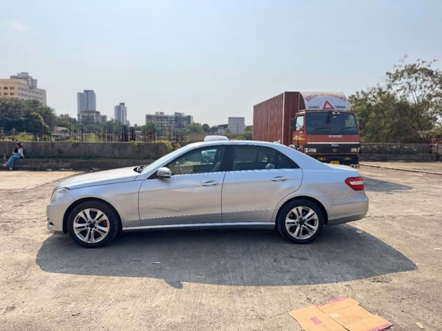 Mercedes-Benz Mercedes-Benz E-Class view 4