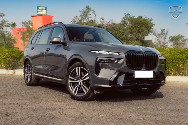 BMW BMW X7 view 2
