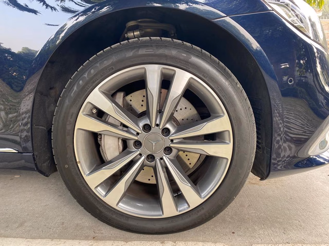 Mercedes-Benz Mercedes-Benz S-Class view 5