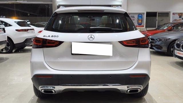 Mercedes-Benz Mercedes-Benz GLA view 4