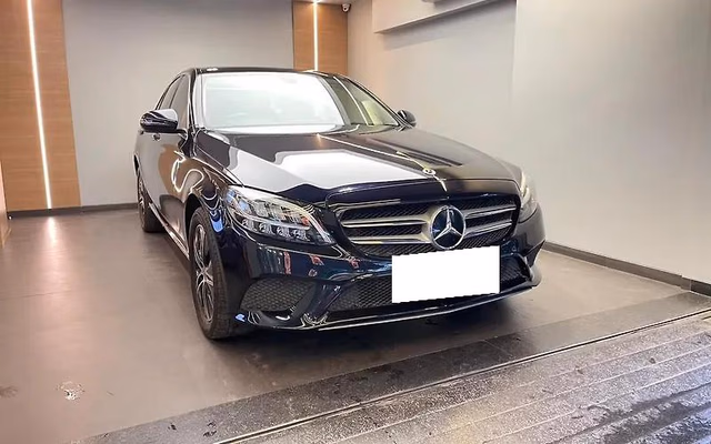 Mercedes-Benz Mercedes-Benz C-Class view 2