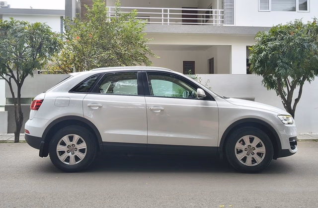 Audi Audi Q3 view 3