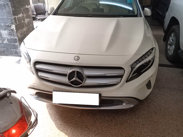 Mercedes-Benz Mercedes-Benz GLA Class view 2