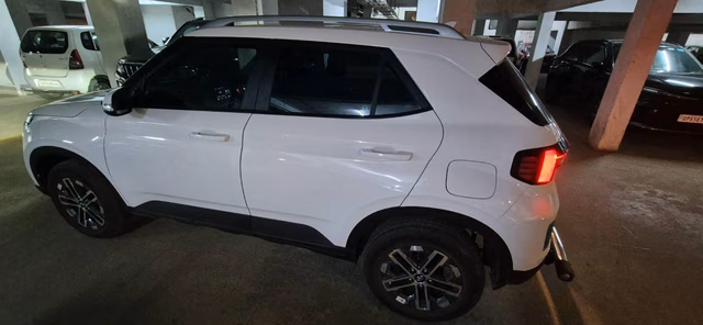 Hyundai Hyundai Venue view 4