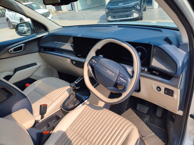 Kia Kia Carens Clavis view 4