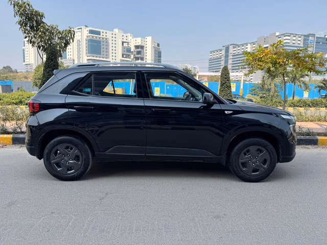 Hyundai Hyundai Venue view 3