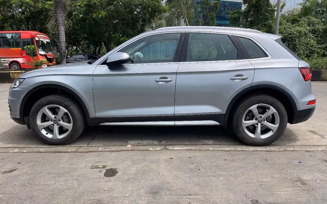 Audi Audi Q5 view 4