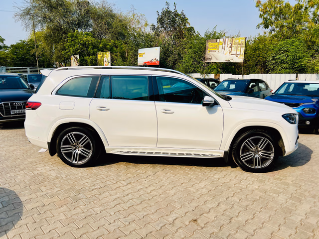 Mercedes-Benz Mercedes-Benz GLS view 3
