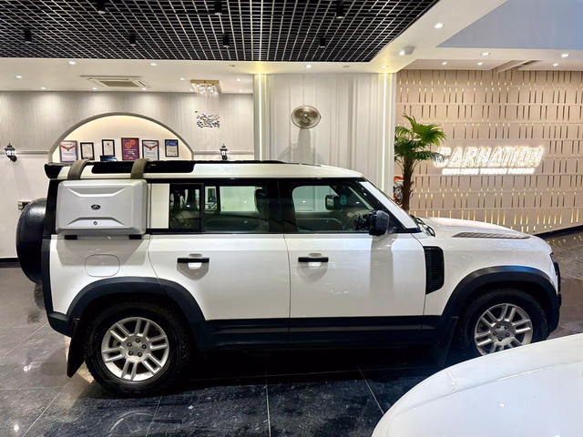 Land Rover Land Rover Defender view 3