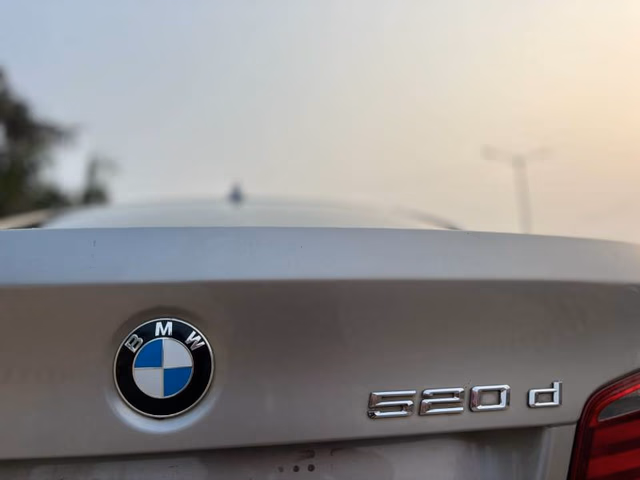 BMW BMW 5 Series view 4