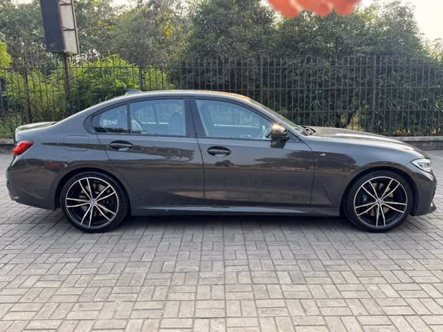 BMW BMW 3 Series view 3